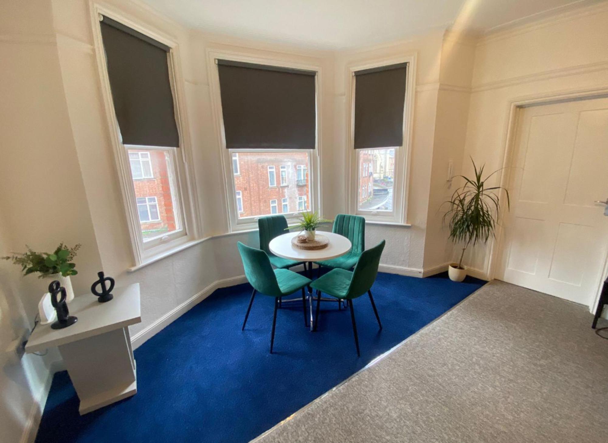 Seaside Escape In Central Bournemouth Spacious Stylish & Inviting Urban Heights Екстер'єр фото