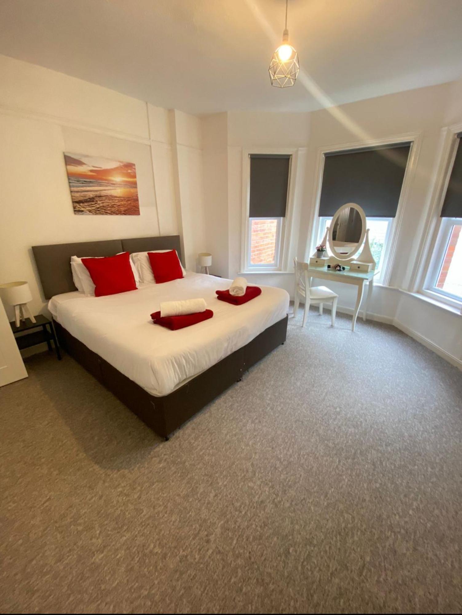 Seaside Escape In Central Bournemouth Spacious Stylish & Inviting Urban Heights Екстер'єр фото
